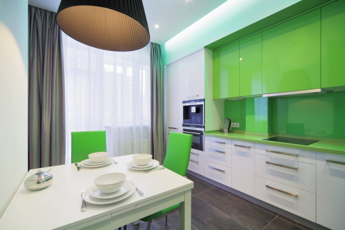 diseño de cocina en colores blanco y verde