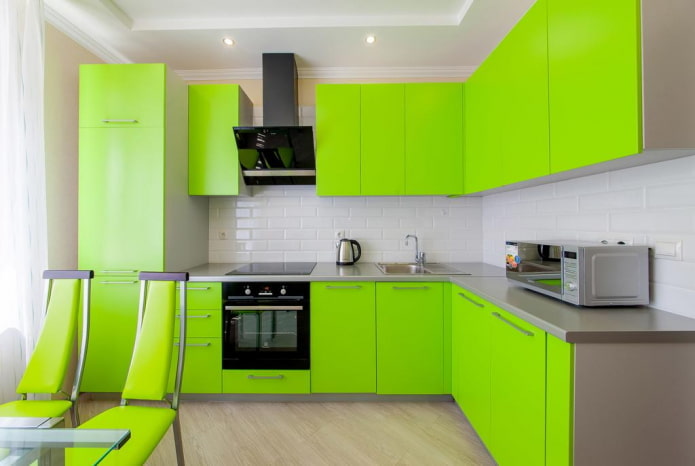 diseño de cocina en colores verdes brillantes