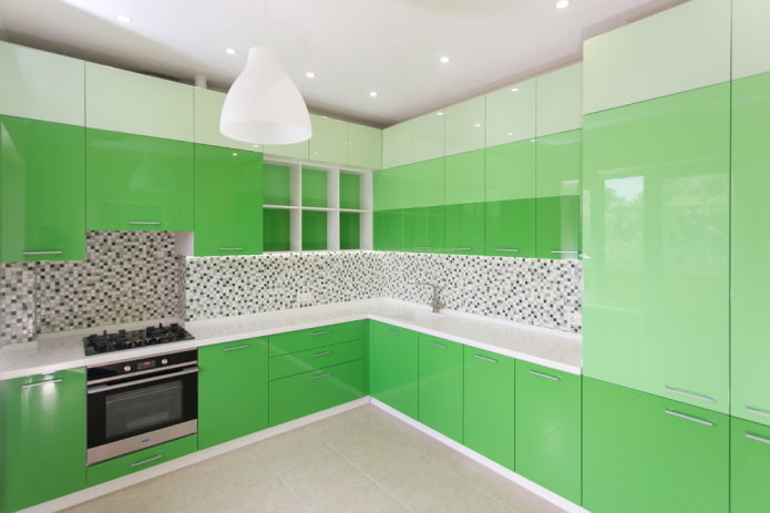 diseño de cocina en colores verde claro