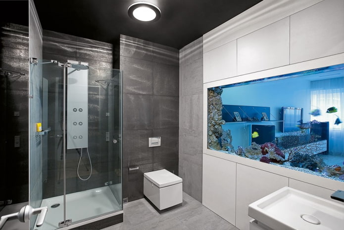 interior de baño con acuario