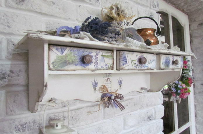 Provence style wall design na istante