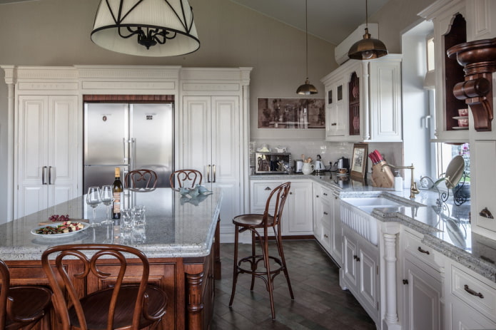 muebles y electrodomésticos en la cocina en estilo inglés