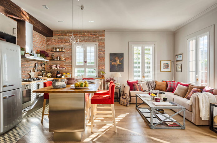 habitación con pared de ladrillo