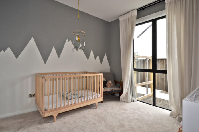 Interior de la habitación infantil beige y gris.