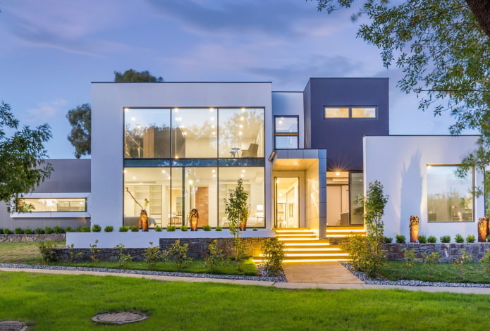 casa con ventanas panorámicas en estilo de alta tecnología