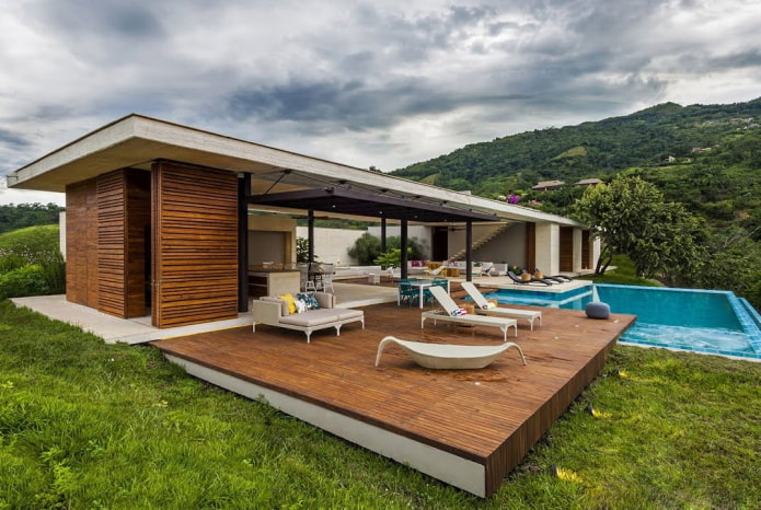 casa con terraza de alta tecnología