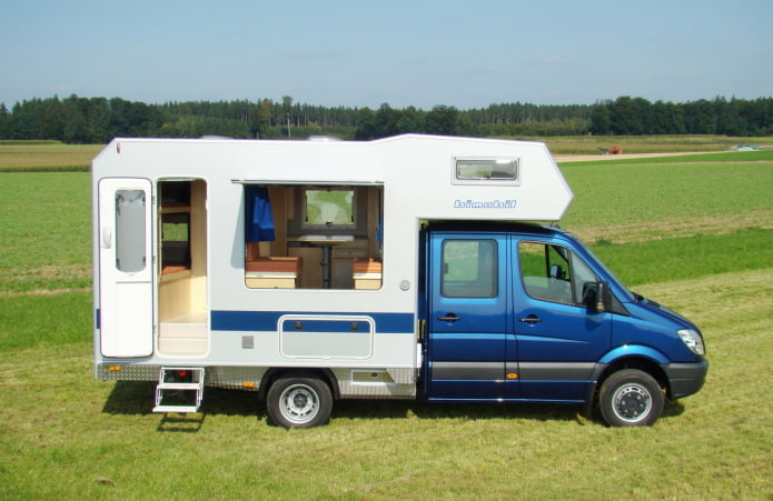 autocaravana afuera