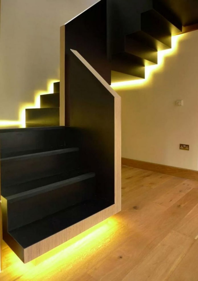 escalera con iluminación led en la casa