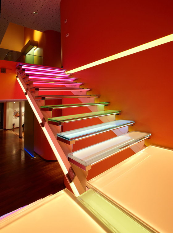 diseño de escalera retroiluminada