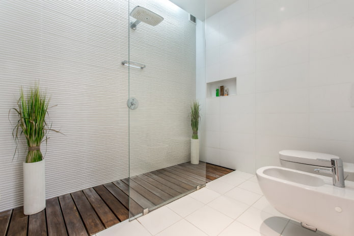 interior del baño en el estilo del minimalismo