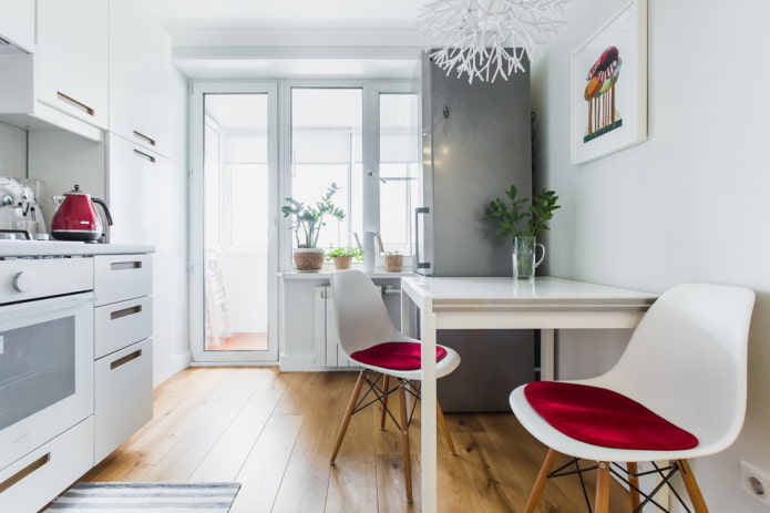 refrigerador en el interior de la cocina con un área de 10 metros cuadrados.