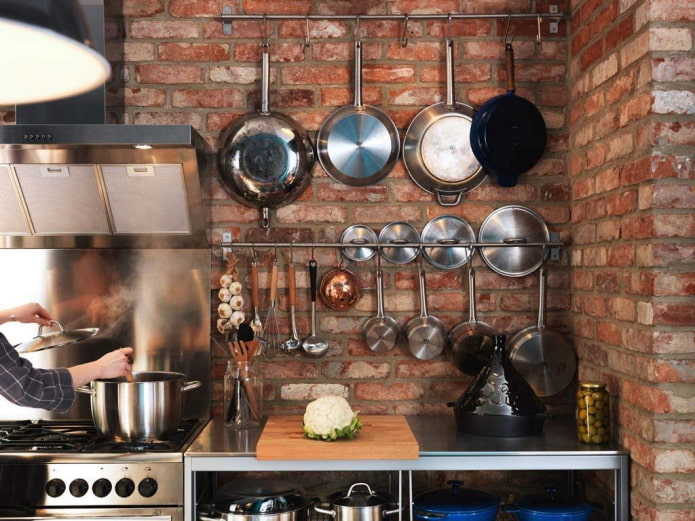 almacenamiento en una cocina estilo loft