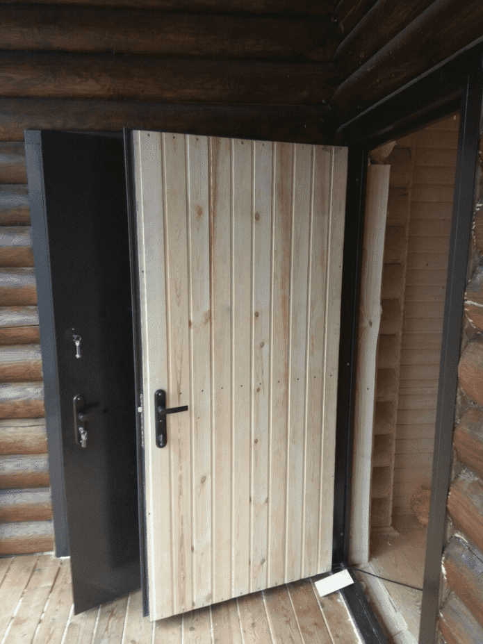 puerta de entrada de madera