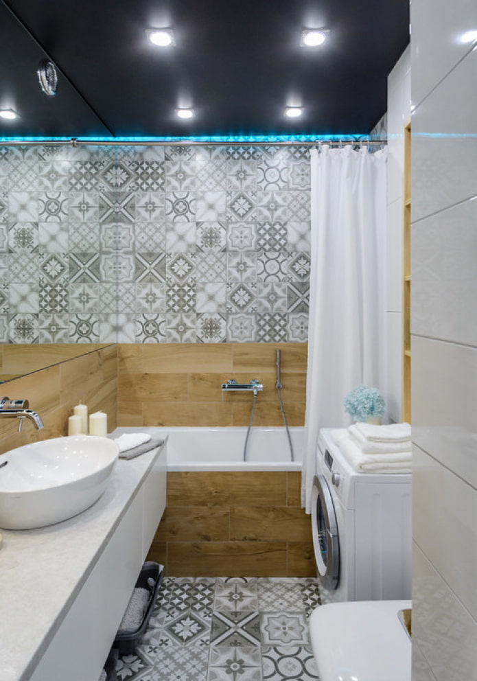 Azulejos efecto madera en el baño.