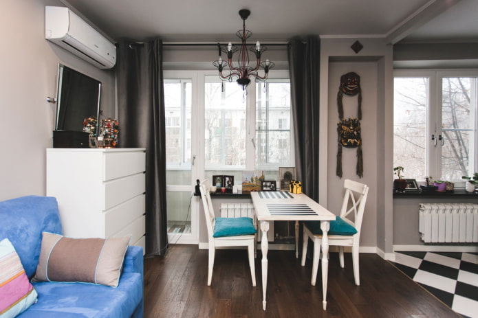 Dining area at balkonahe