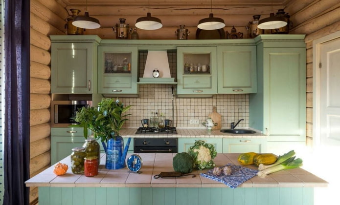 cocina en una cabaña de troncos