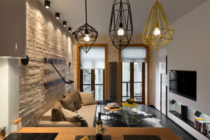 Perchas en estilo loft en el interior.