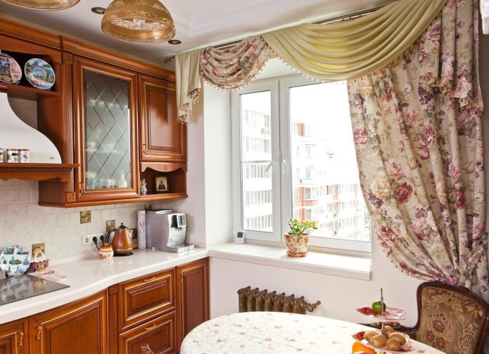 cortinas con flores en la cocina