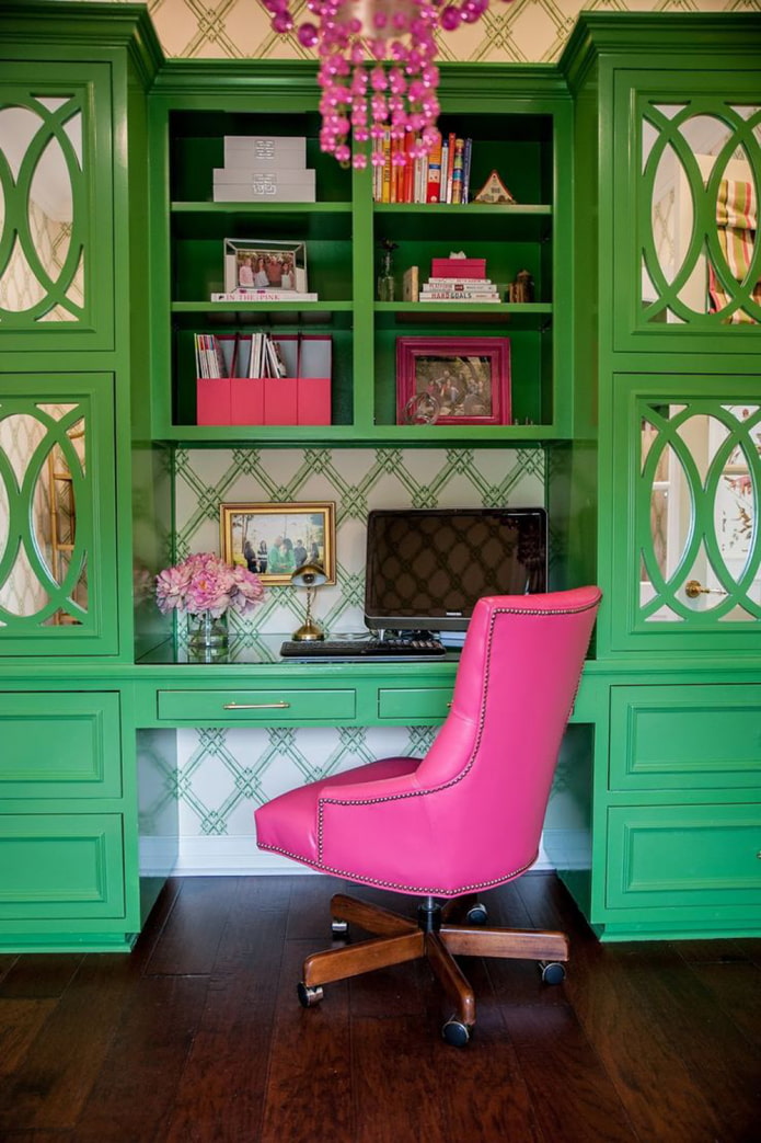 muebles de color rosa en el interior