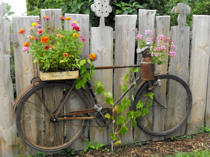 Bicicleta en la valla