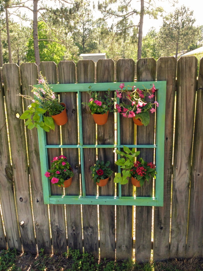 Marco de ventana con flores