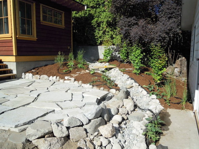 Arroyo seco listo para usar de piedra blanca