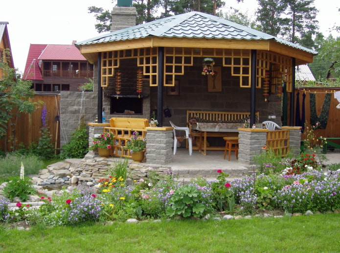 magandang tinakpan ng gazebo