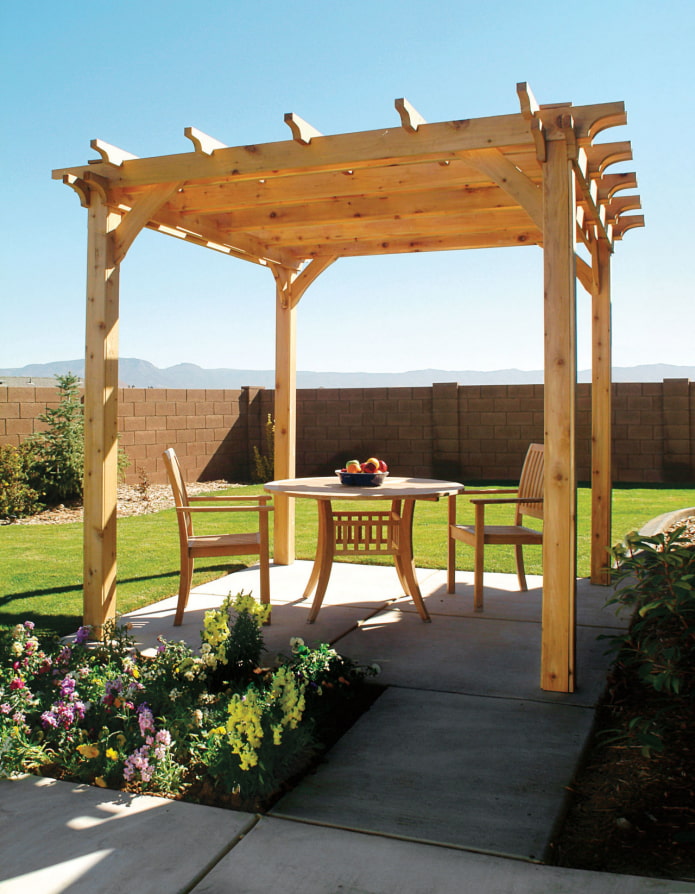 pérgola en el jardín