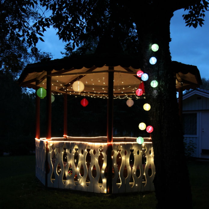 garland sa gazebo