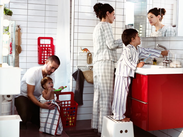 familia en el baño