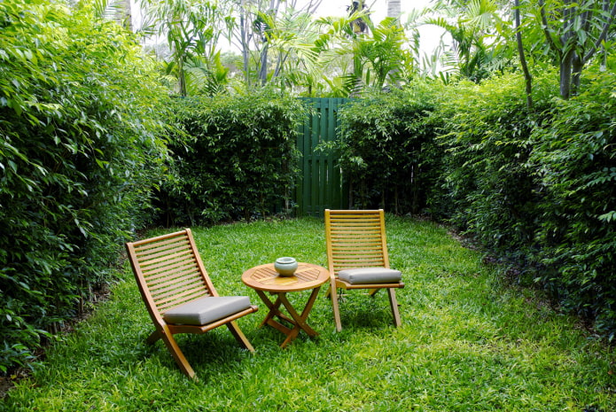 sala verde en el jardín