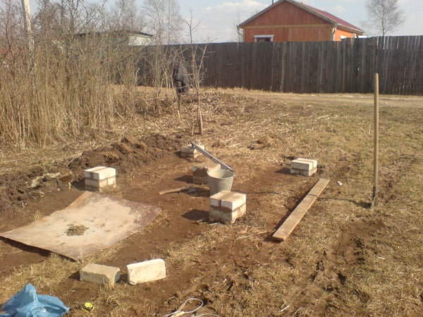 construir una leñera en el campo