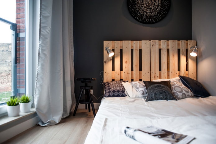 Pallet headboard