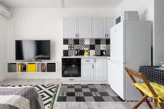 Salón-cocina con estampados en blanco y negro