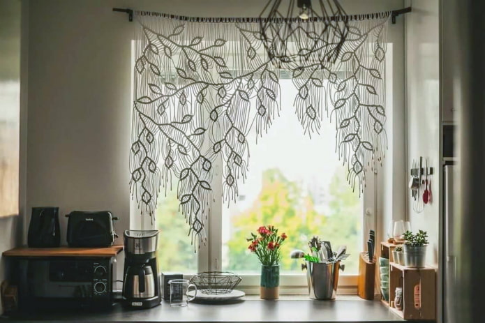 Macramé en la ventana