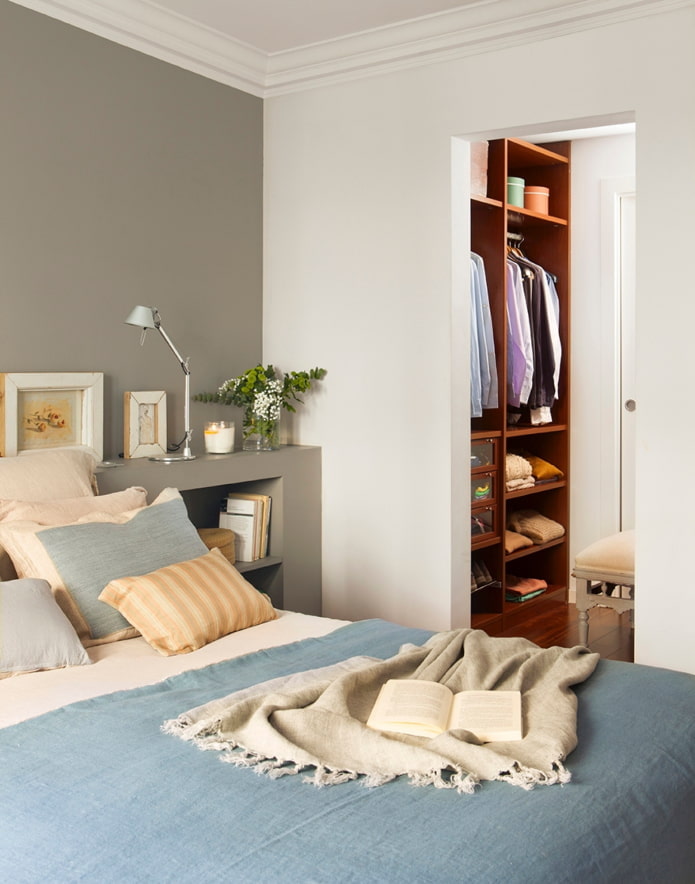 dormitorio con vestidor