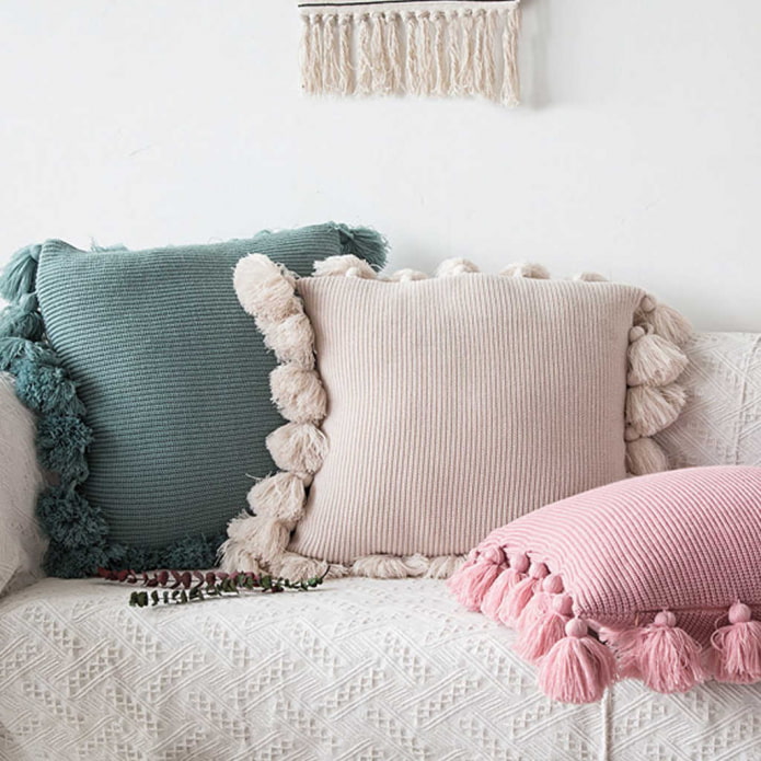 almohadas con pompones