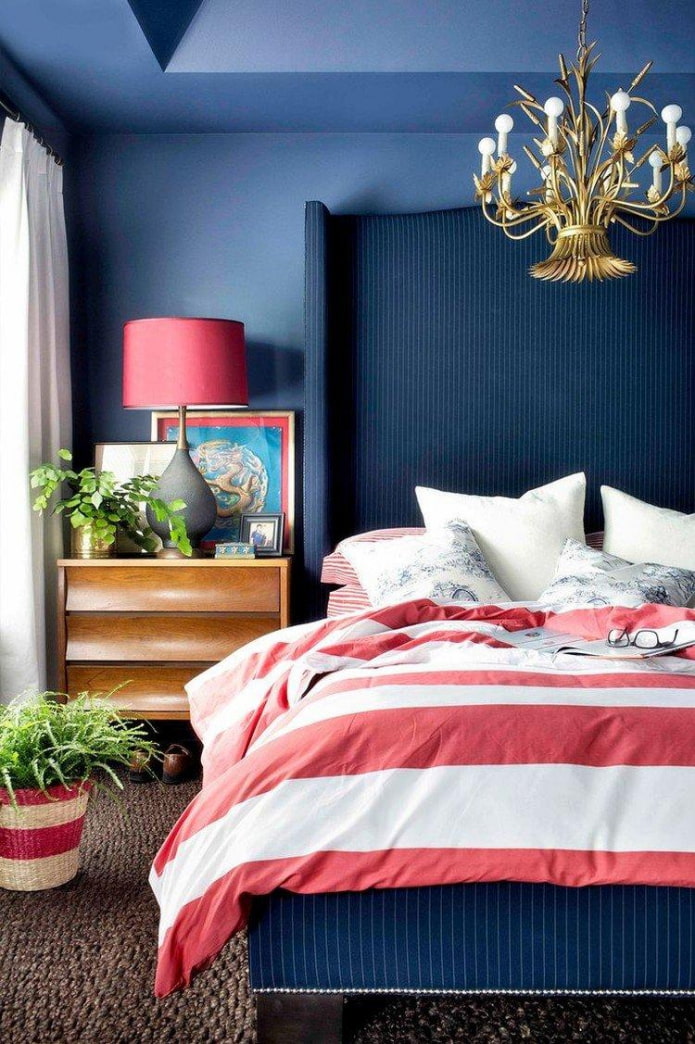 dormitorio azul con detalles en rojo