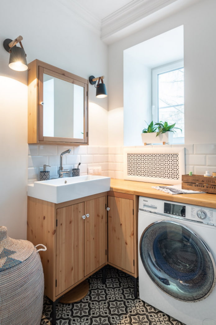 muebles de madera en el baño