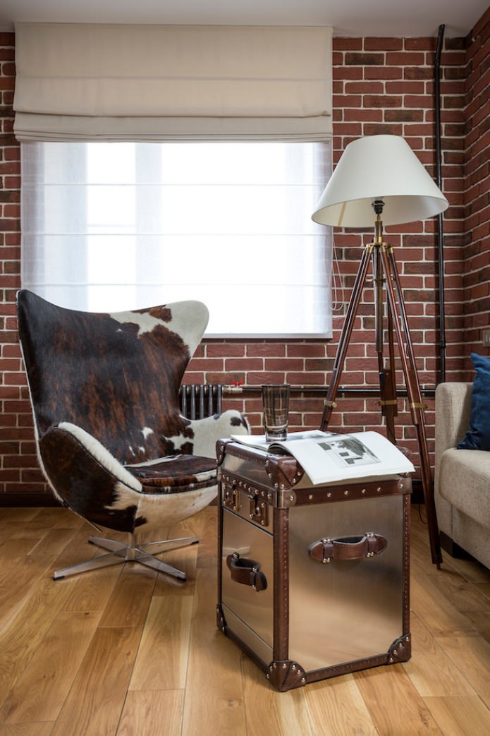 sillón y mesa de centro en forma de cofre en estilo loft