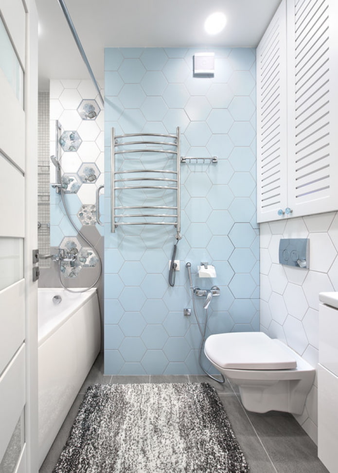 baño azul y blanco