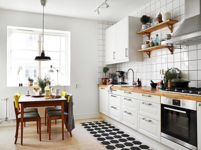 azulejos blancos en la cocina