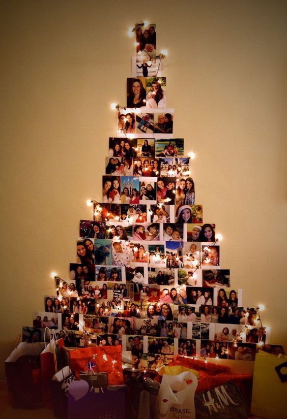 Árbol de Navidad de una foto en guirnaldas.