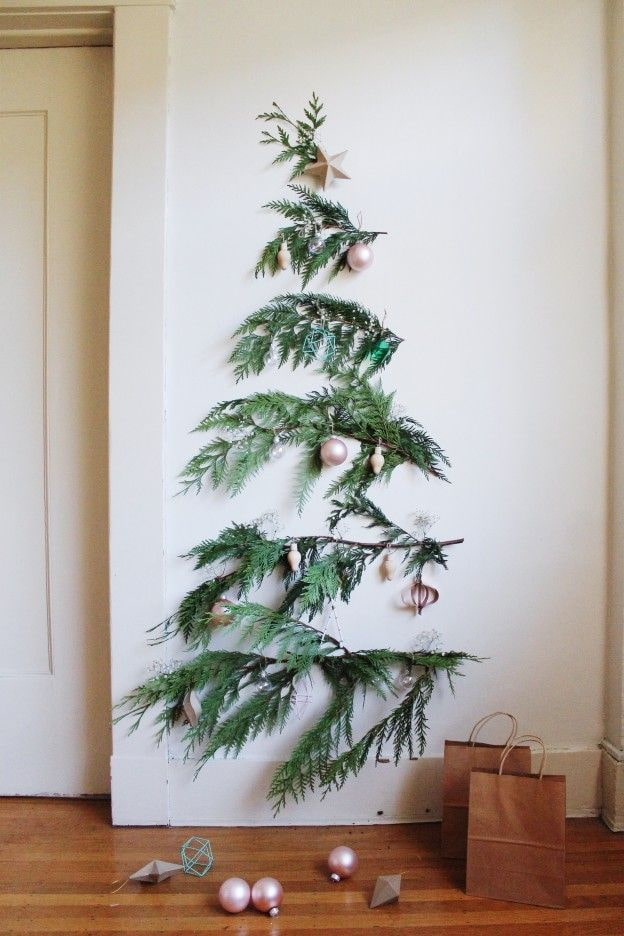 Árbol de navidad hecho de ramas