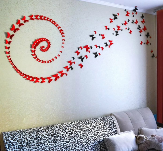 espiral de mariposas en la pared