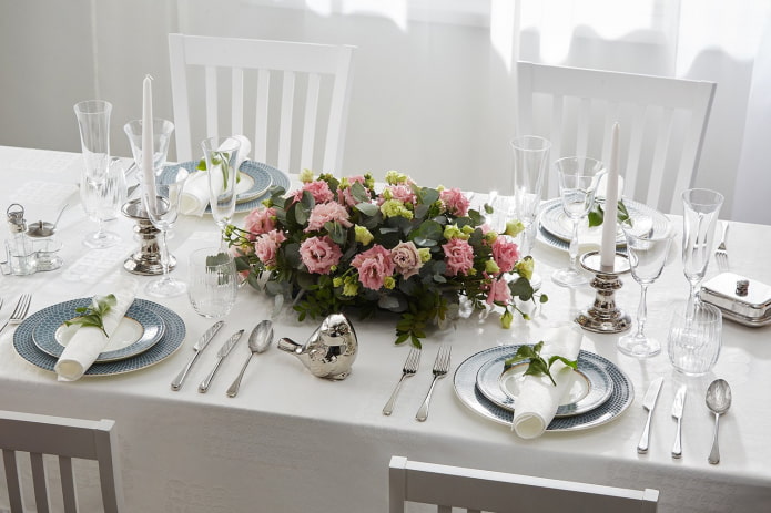 table setting na may mga bulaklak