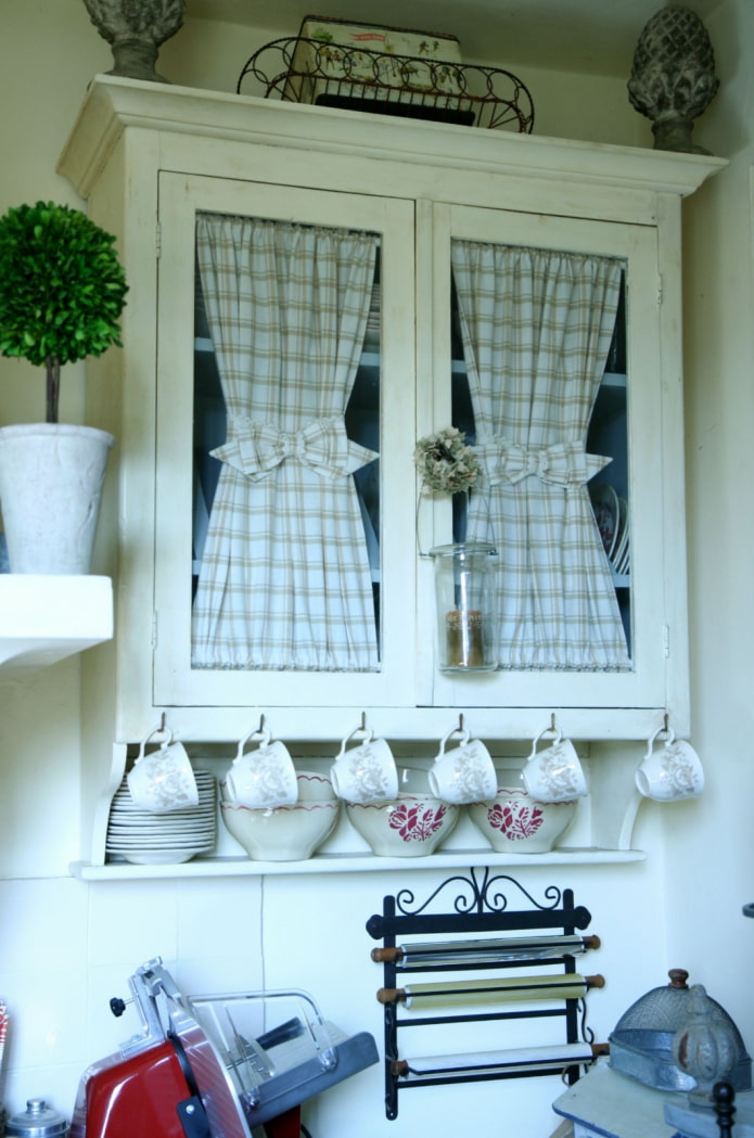 cortinas en gabinetes de cocina