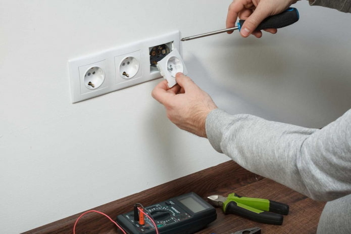 instalación de enchufes en la cocina