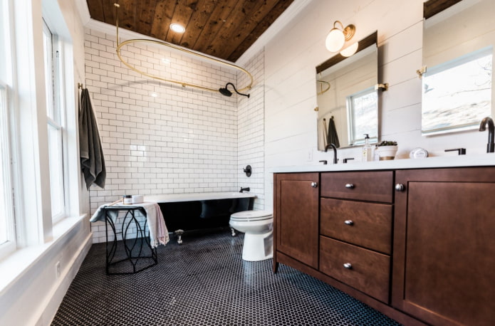 baño blanco y negro en estilo retro