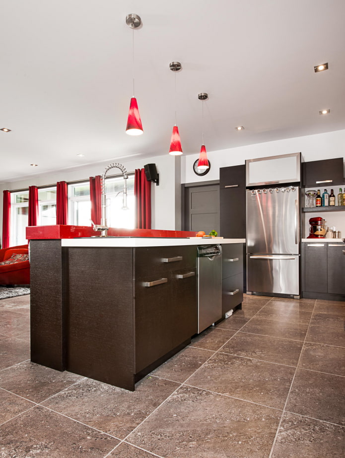 cocina con detalles en rojo